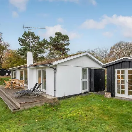 3 Bedroom Beautiful In Feriehus Gudhjem