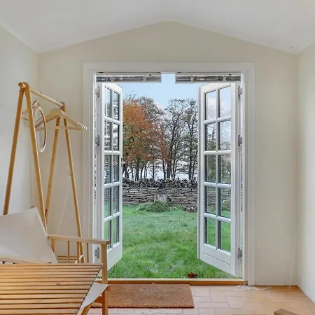 3 Bedroom Beautiful In Semesterbostad