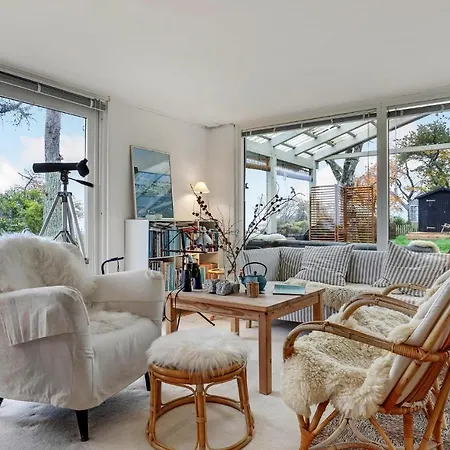 3 Bedroom Beautiful In Feriehus